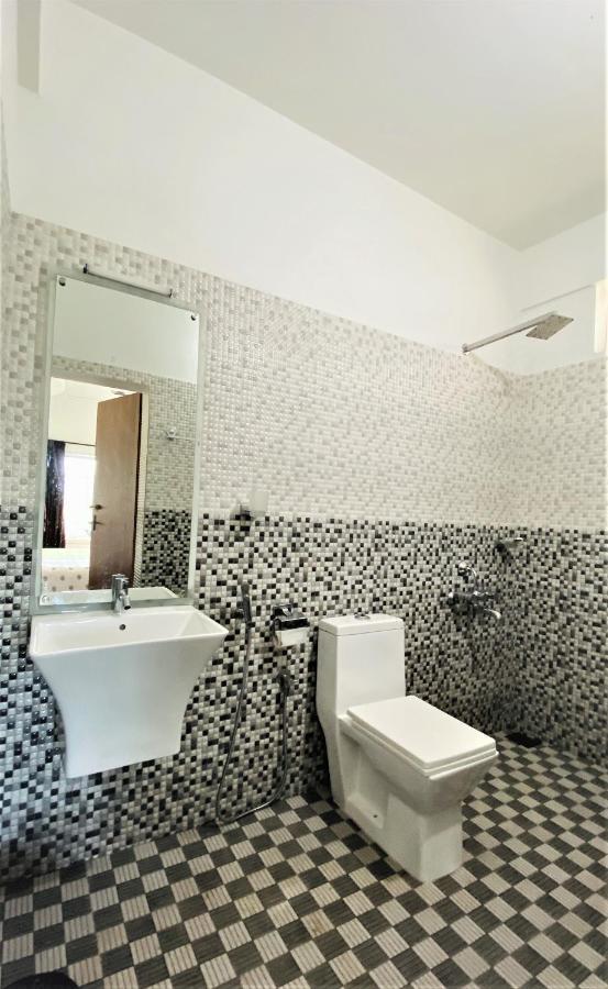 White Shell Beach House Канур Екстериор снимка