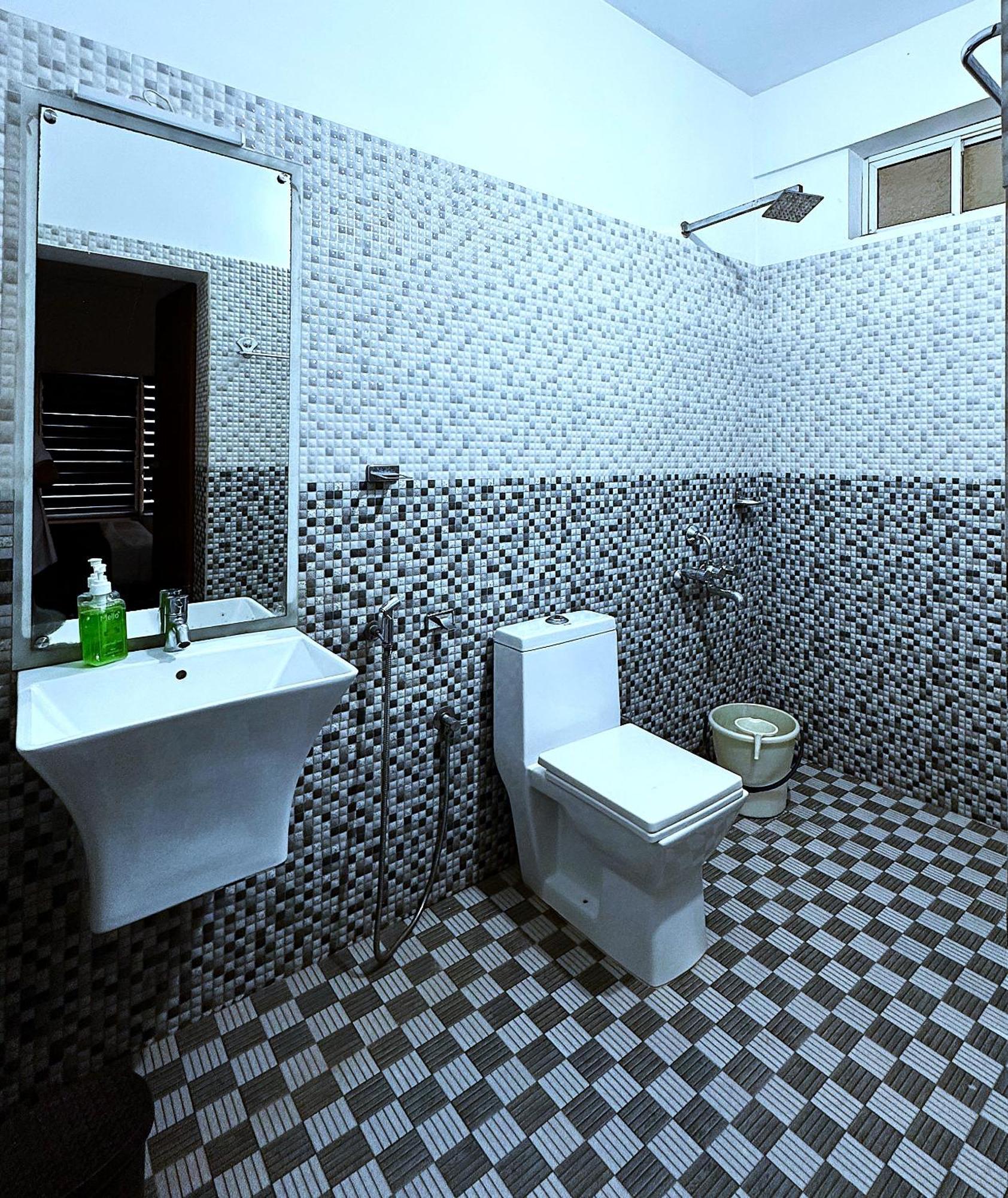White Shell Beach House Канур Екстериор снимка