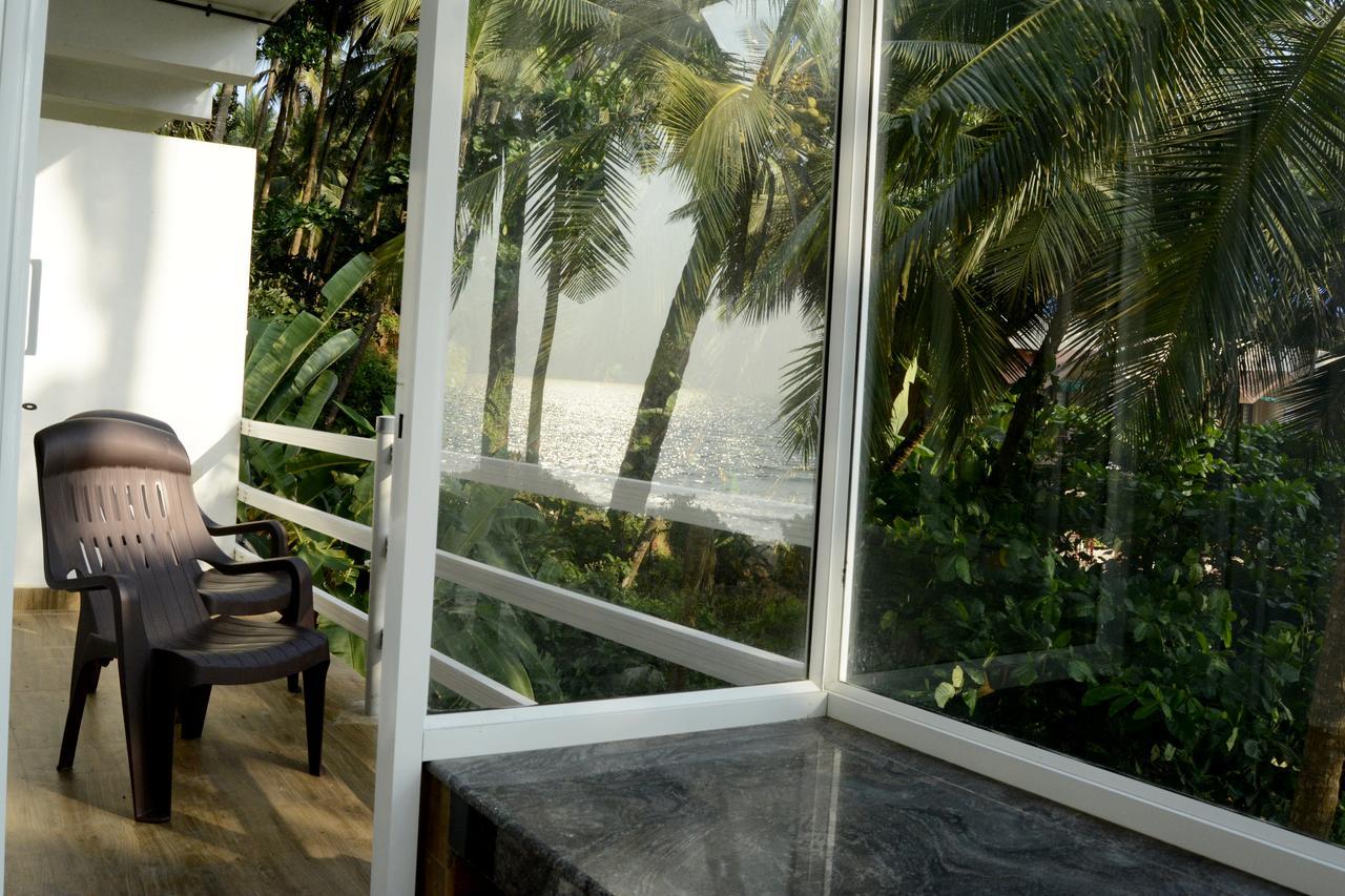 White Shell Beach House Канур Екстериор снимка